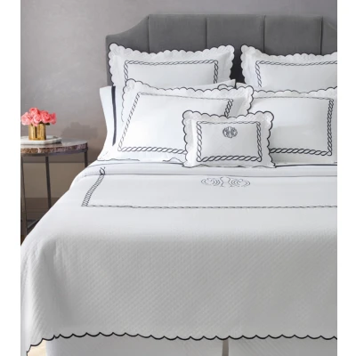 Matouk Classic Chain Scallop Matelasse