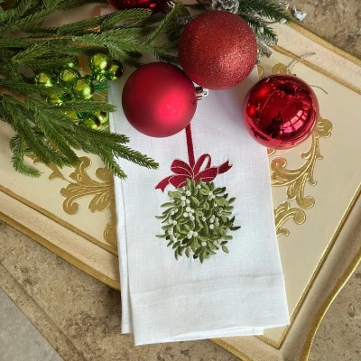 Mistletoe Ball Linen Towel