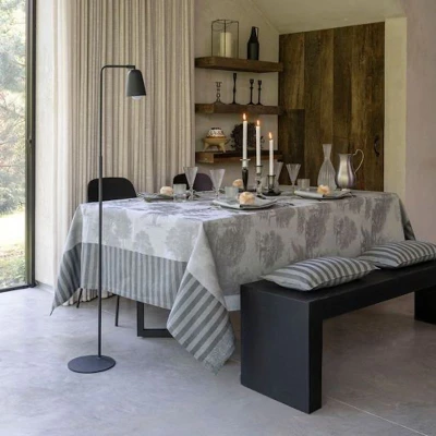 Souveraine Table Retired