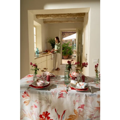 Ondiva Table Linens