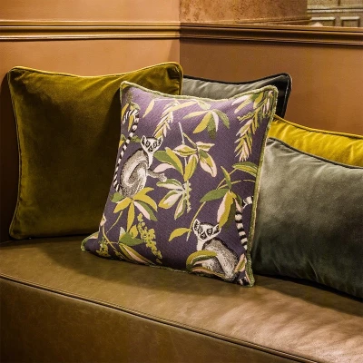 Lemurien Decorative Pillow