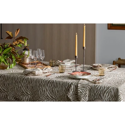 Matouk Schumacher Regine Table Linens