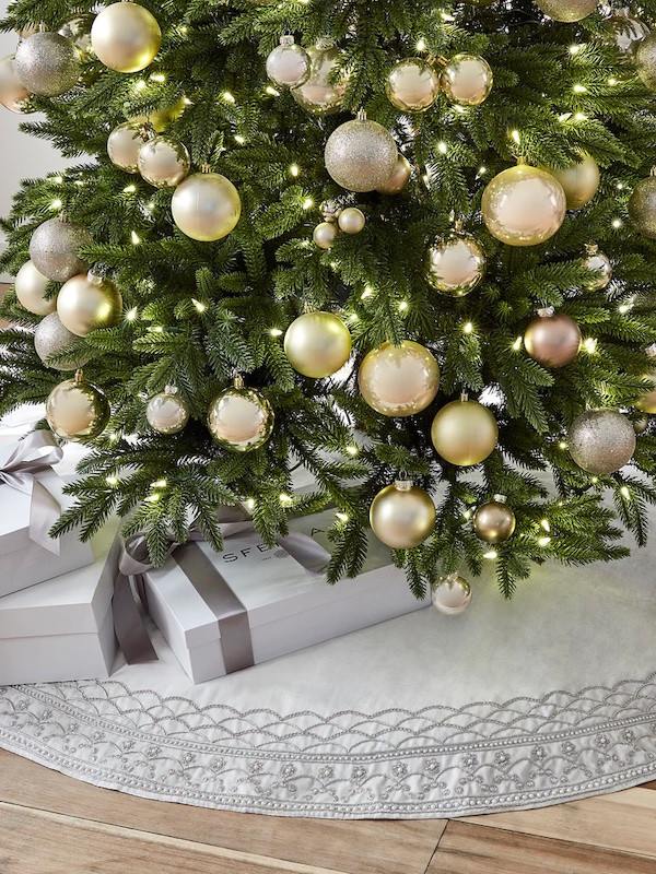 Bolzano Stockings & Tree Skirts